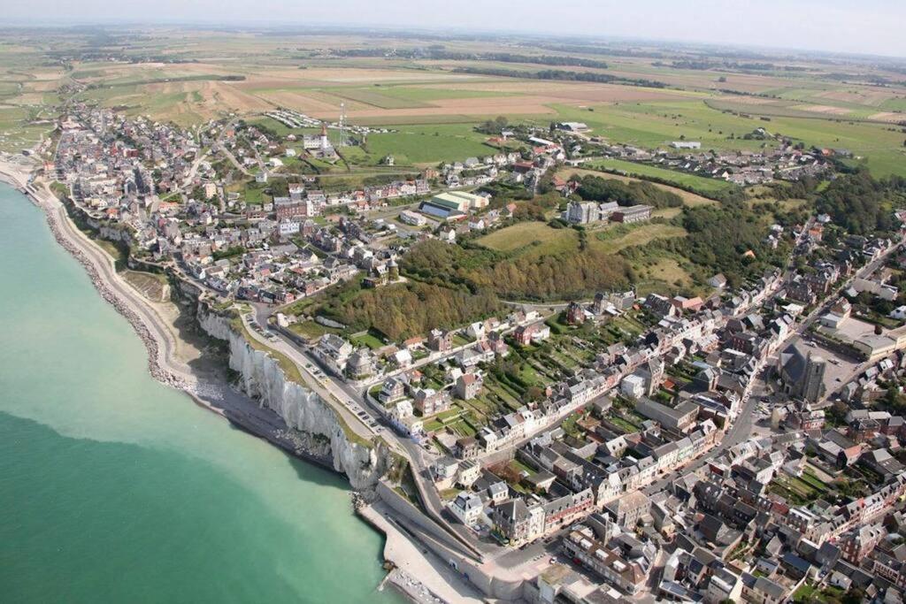 Grand Triplex Vue Mer Centre Du Village Ault Bagian luar foto